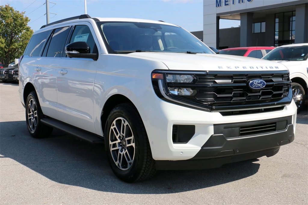 New 2025 Ford Expedition Active image 4