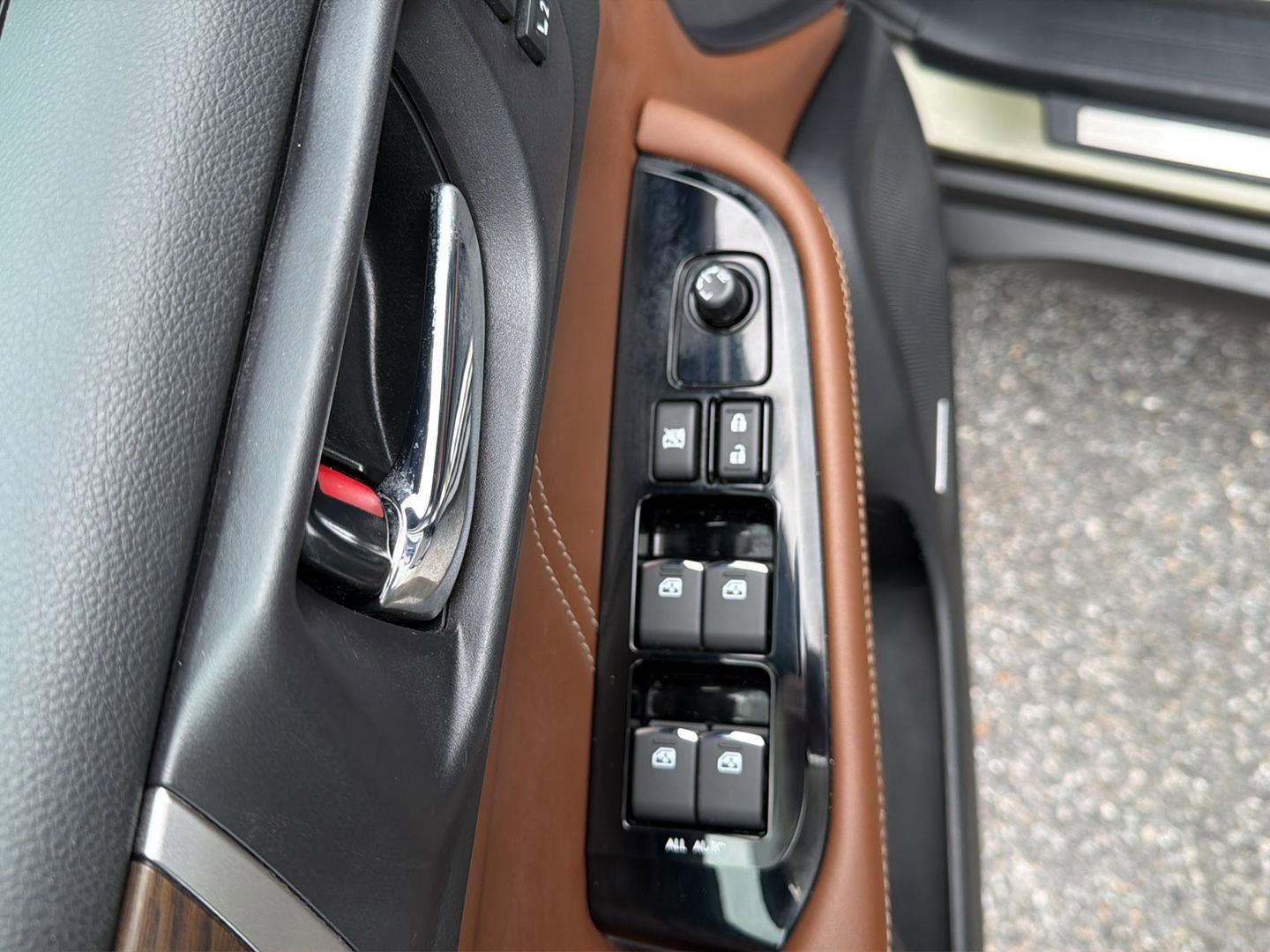 Used 2019 Subaru Outback 2.5i Touring image 12