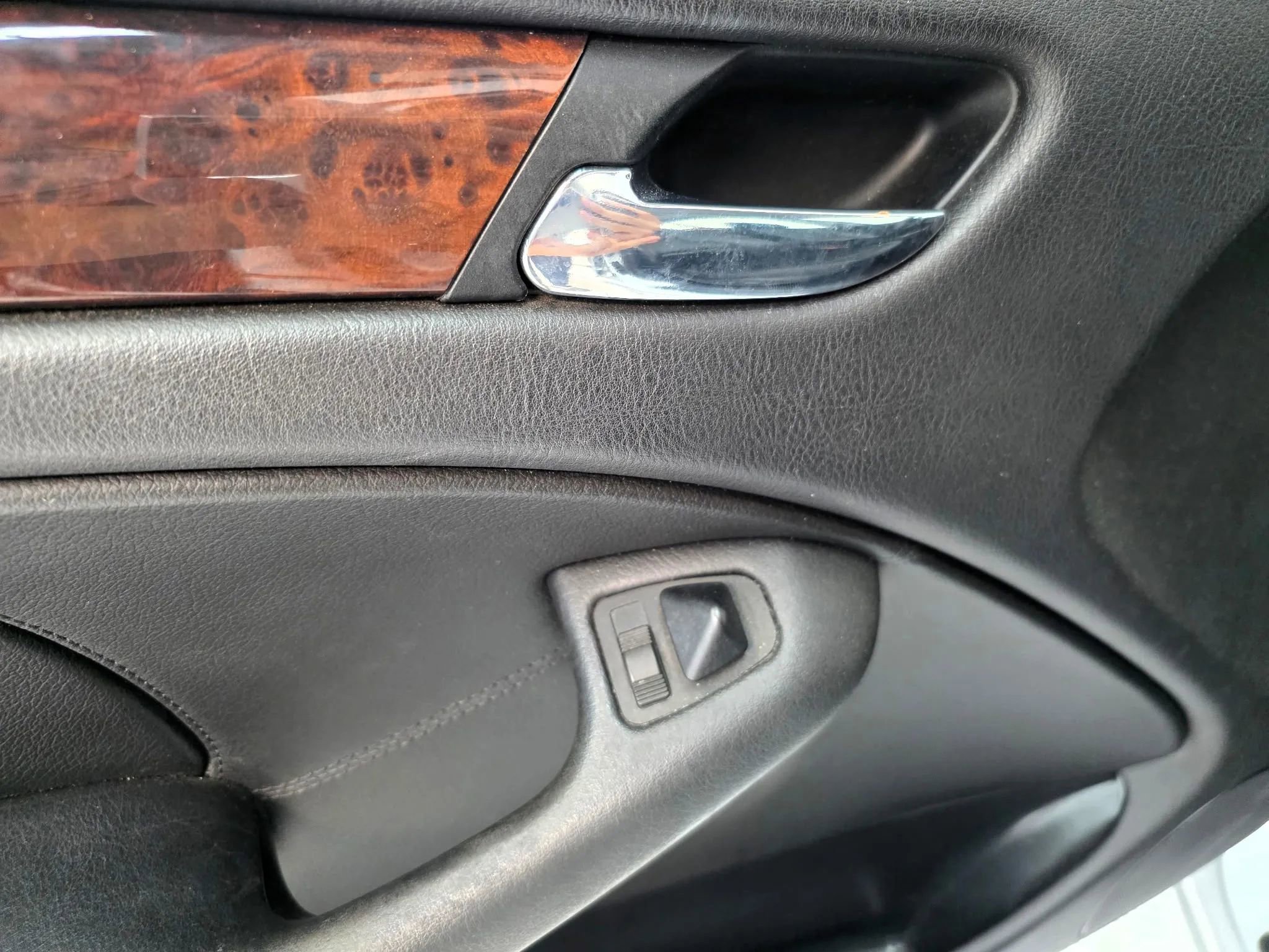 Used 2003 BMW 325i Sedan image 10