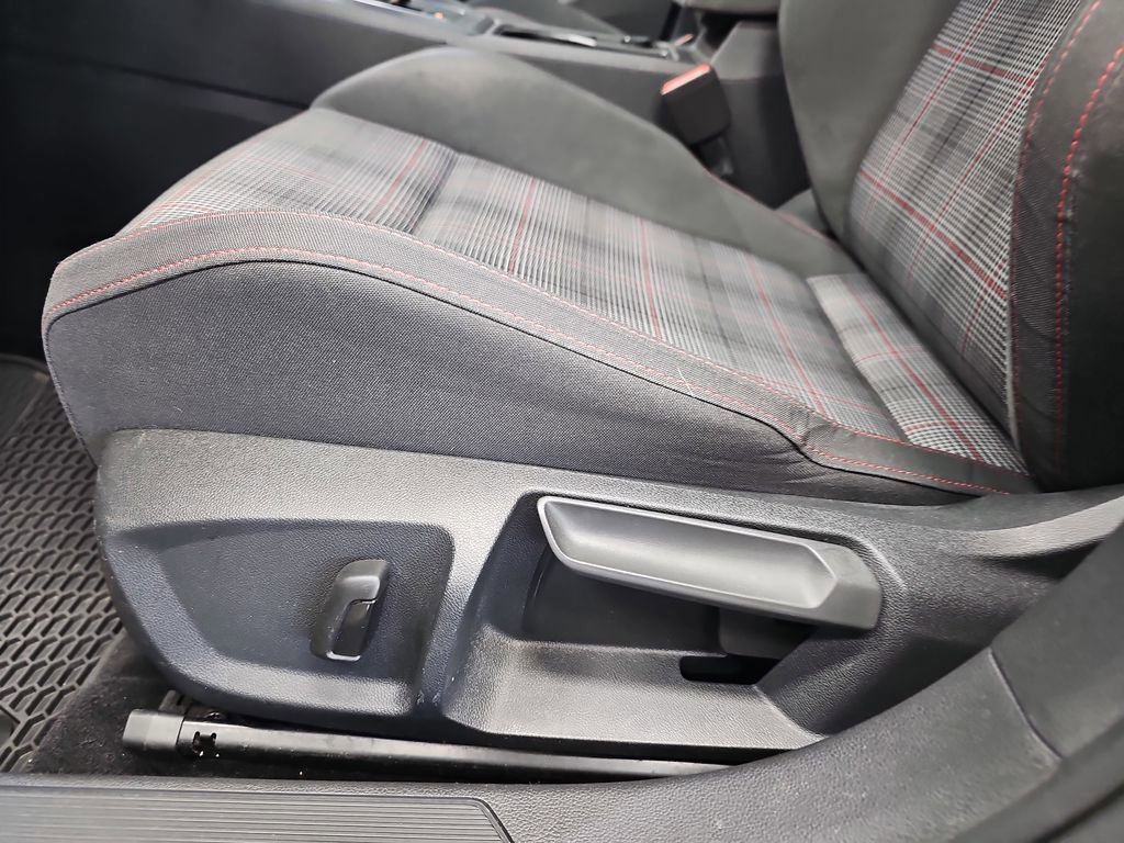Used 2022 Volkswagen GTI SE image 28