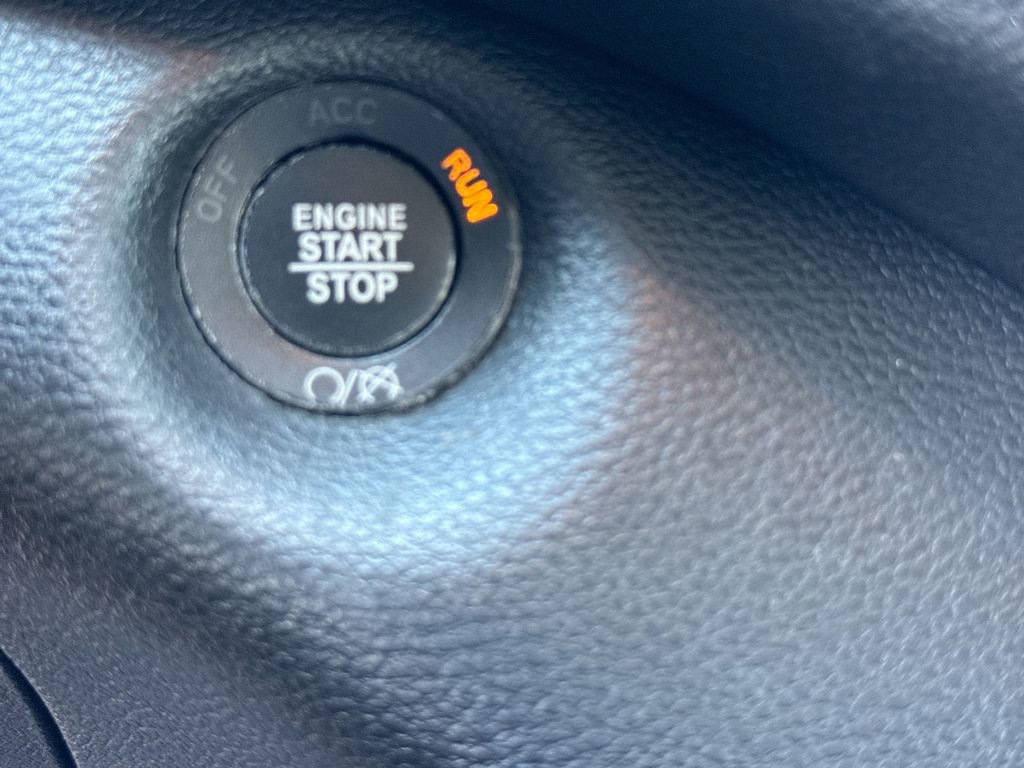 Used 2023 Jeep Cherokee Altitude Lux image 22