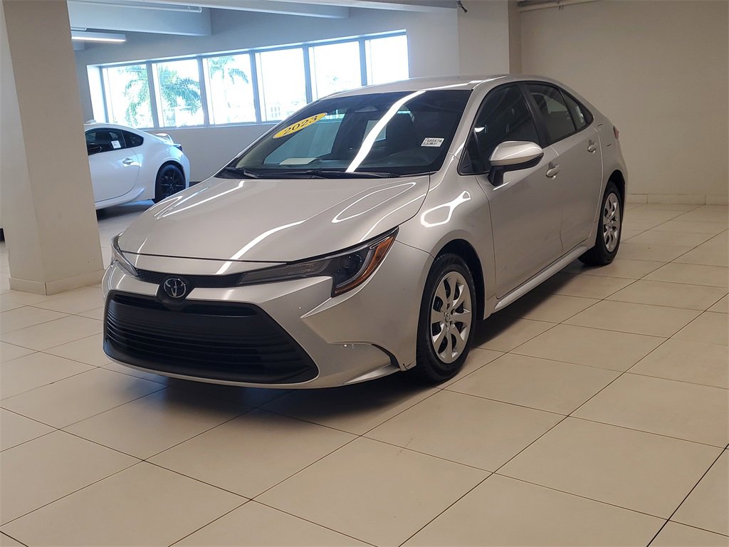 Used 2023 Toyota Corolla LE image 3