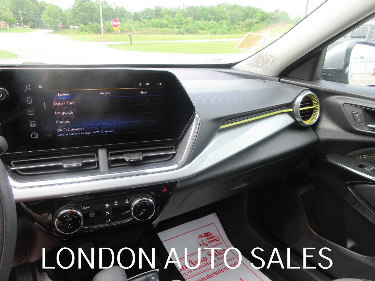 Used 2026 Chevrolet Trax LT FWD image 12