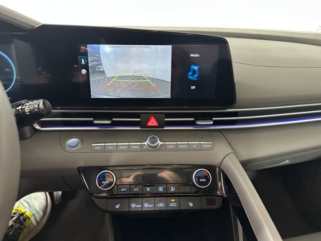 Certified 2025 Hyundai Elantra SEL image 50