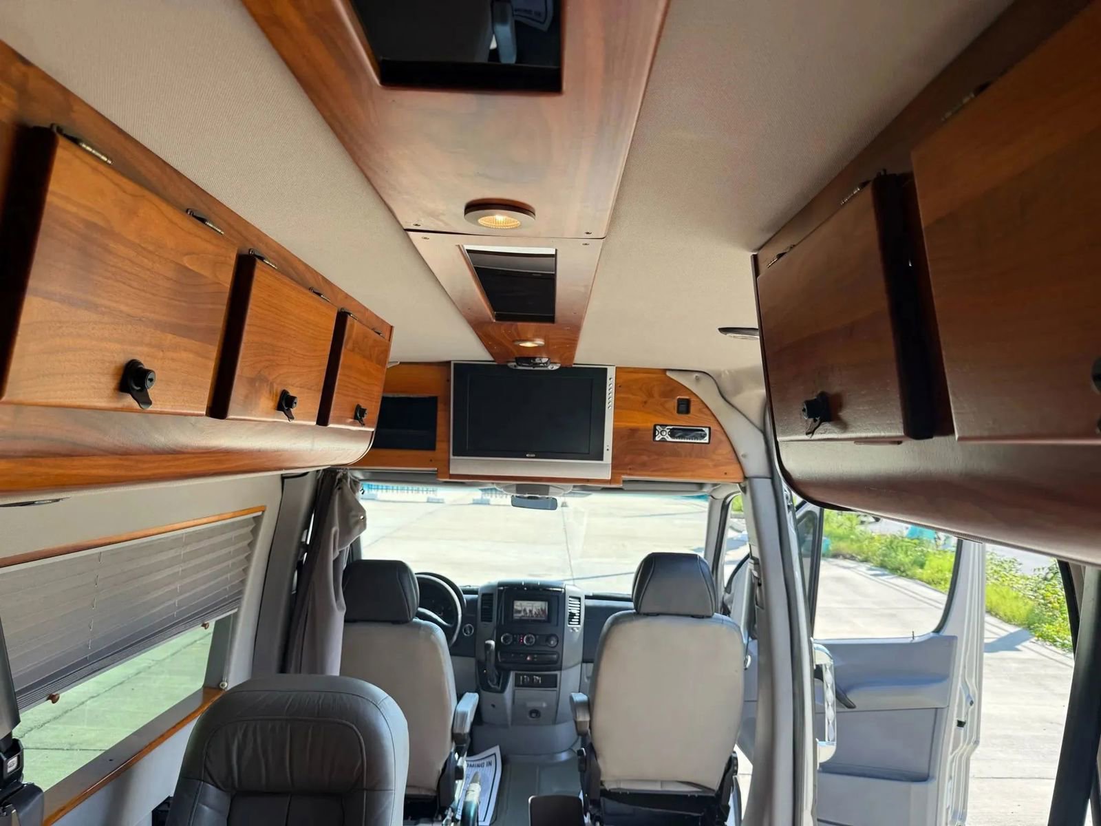 Used 2008 Freightliner Sprinter 3500 RWD image 18
