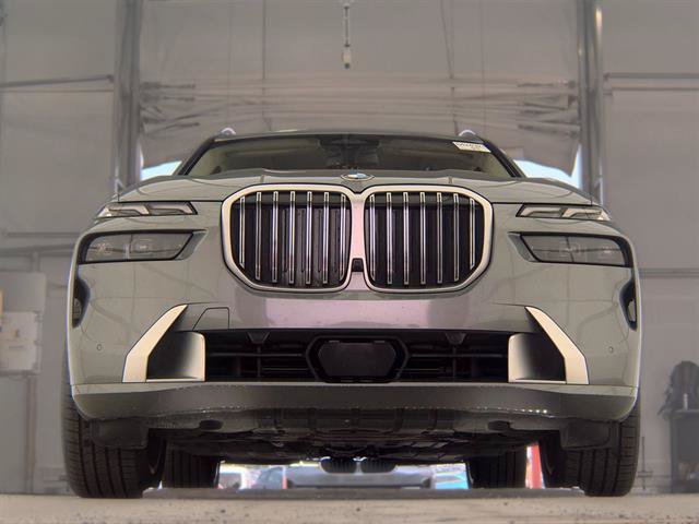Used 2025 BMW X7 xDrive40i w/ Premium Package AWD/4WD image 2