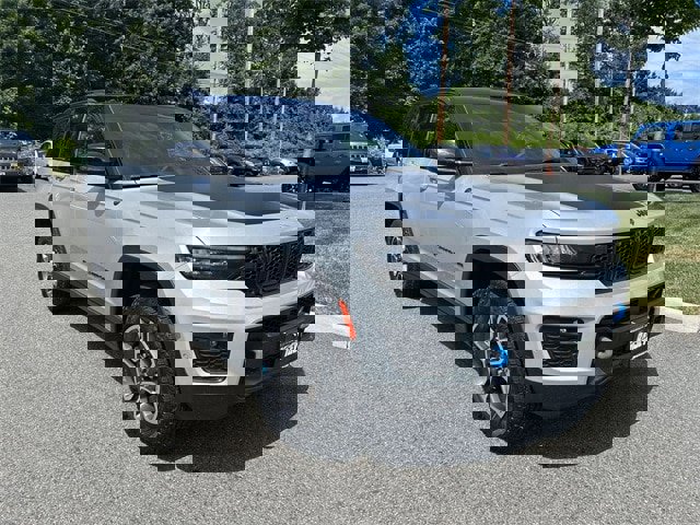 Used 2023 Jeep Grand Cherokee Trailhawk w/ Advanced Protech Group II image 2