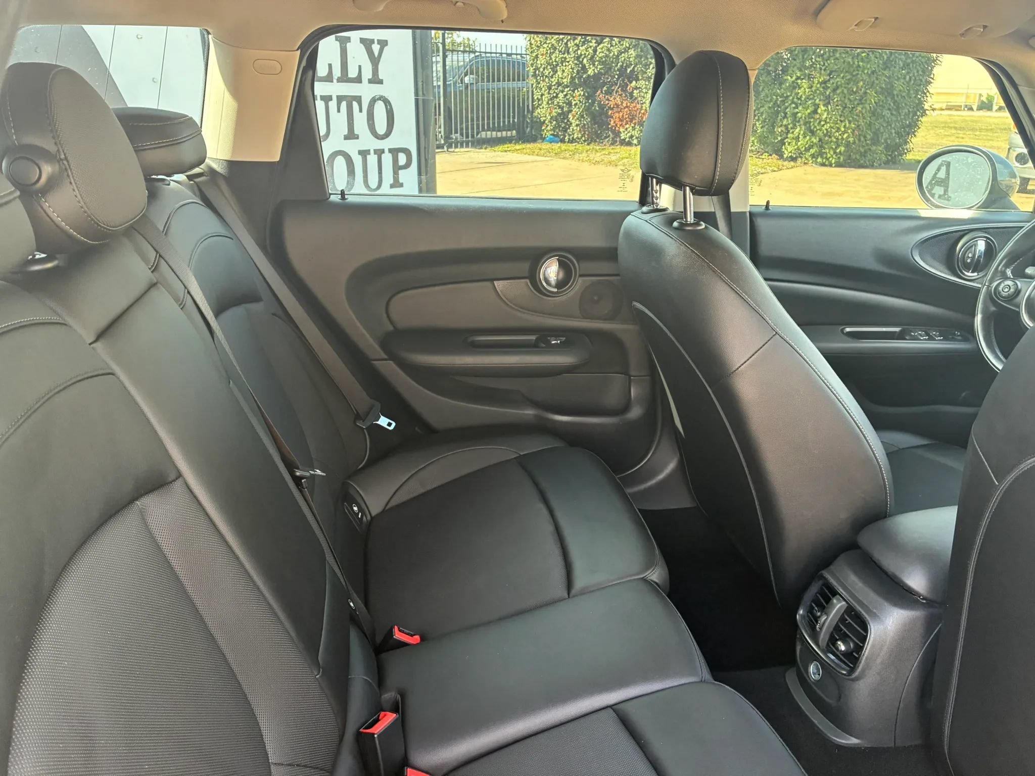 Used 2017 MINI Cooper Clubman ALL4 AWD/4WD image 18