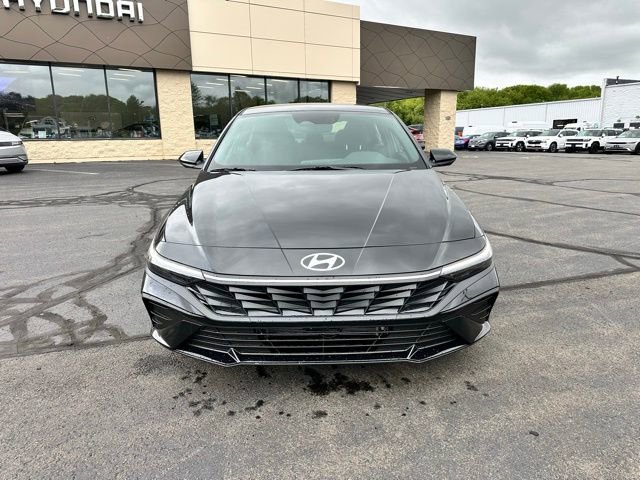 New 2025 Hyundai Elantra SEL image 2