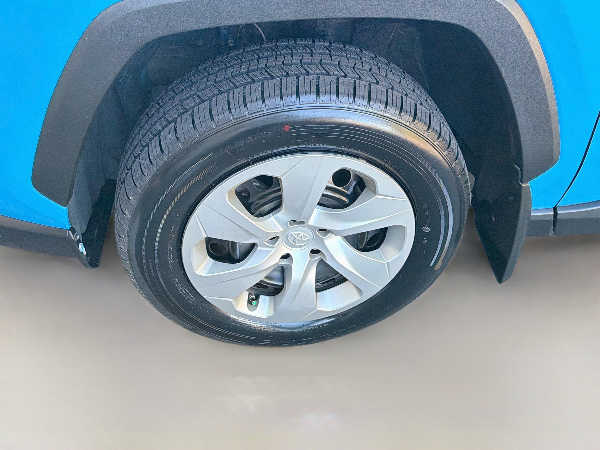 Used 2021 Toyota RAV4 LE AWD/4WD image 27
