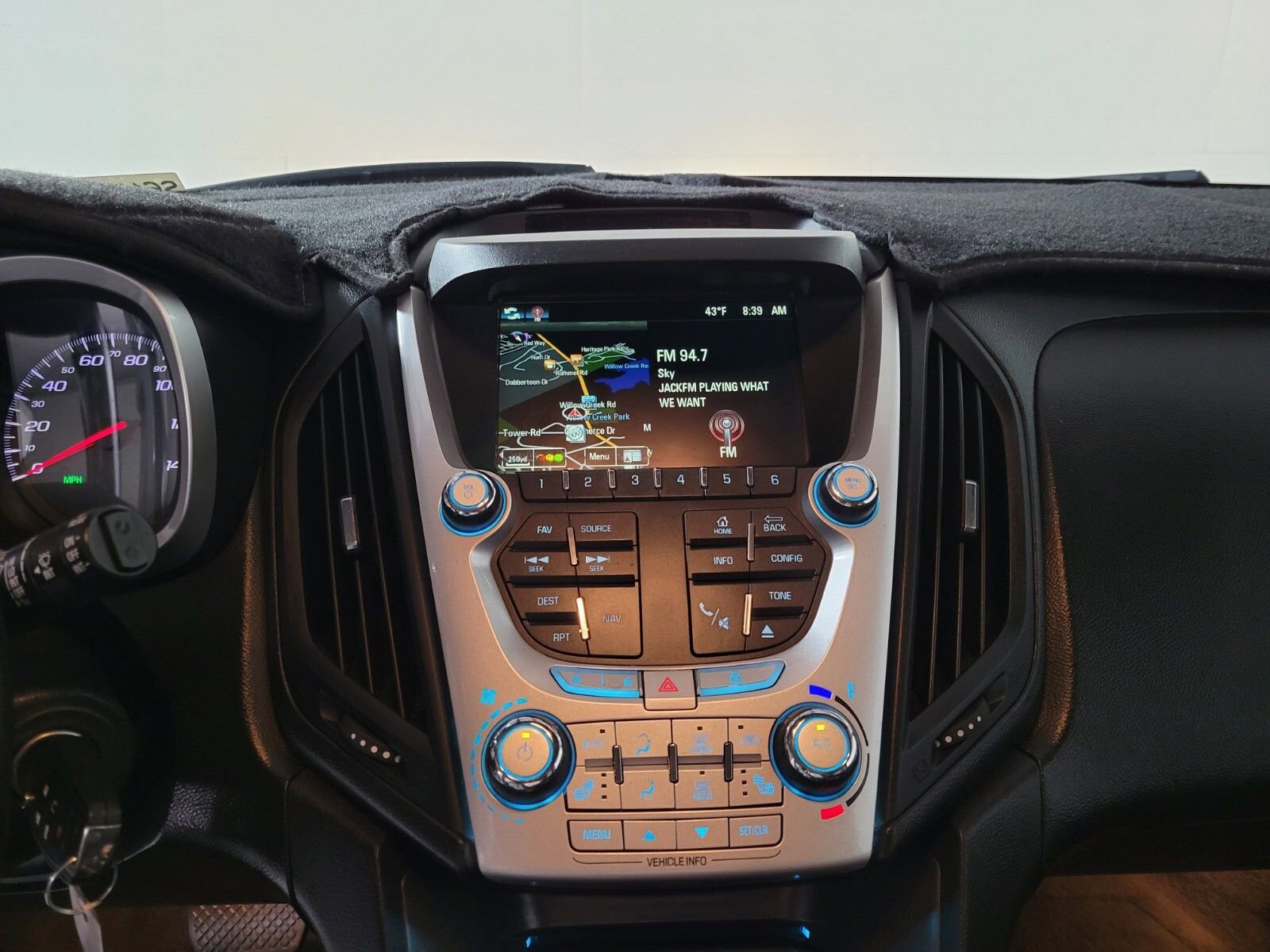 Used 2015 Chevrolet Equinox LTZ image 15