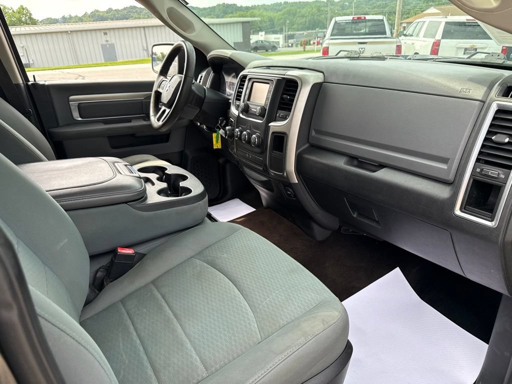 Used 2017 RAM 1500 Classic SLT AWD/4WD image 37