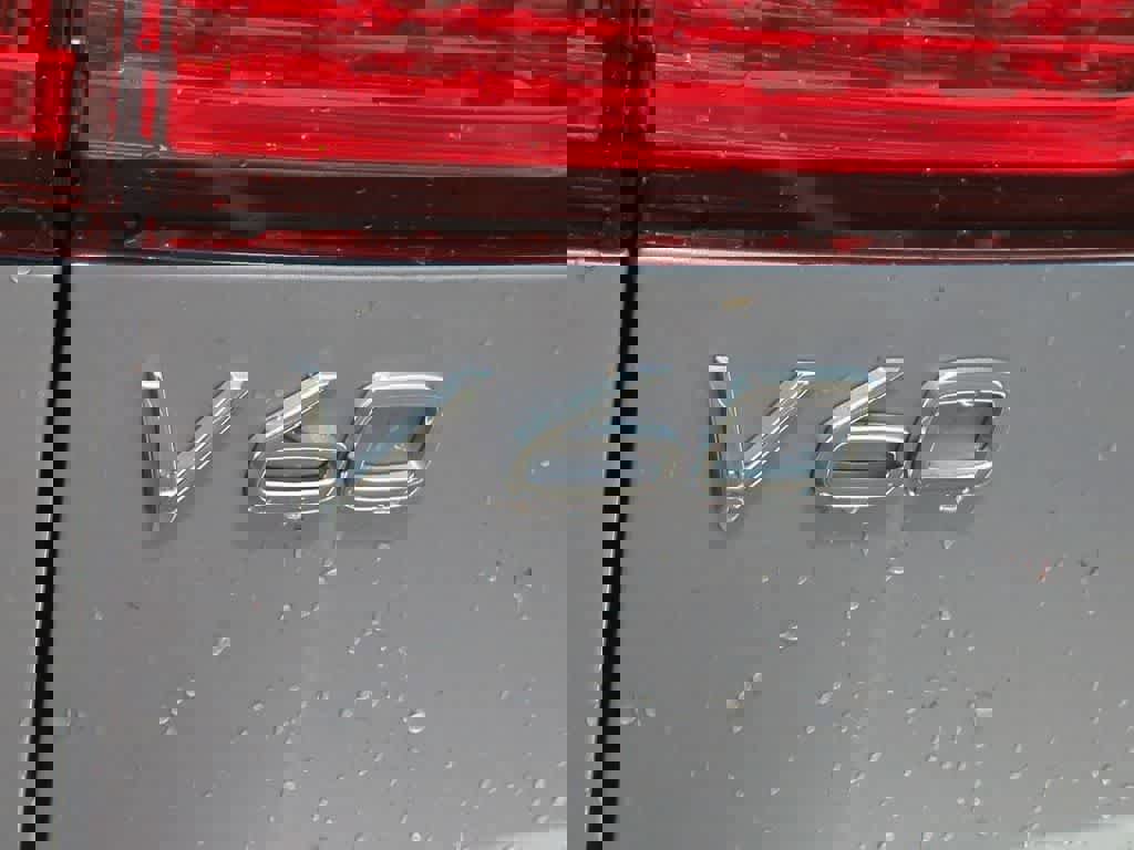 New 2026 Volvo V60 B5 Cross Country Ultra w/ Protection Package Premier image 12