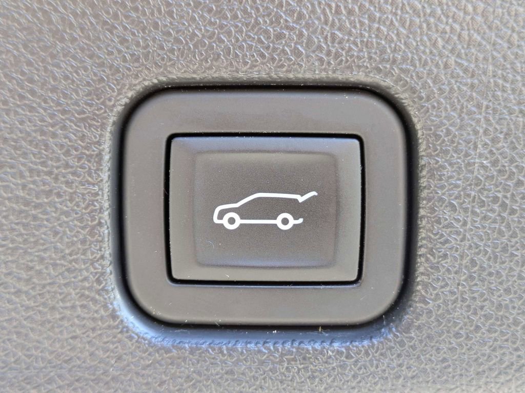 Used 2024 Chevrolet Traverse LT AWD/4WD image 14