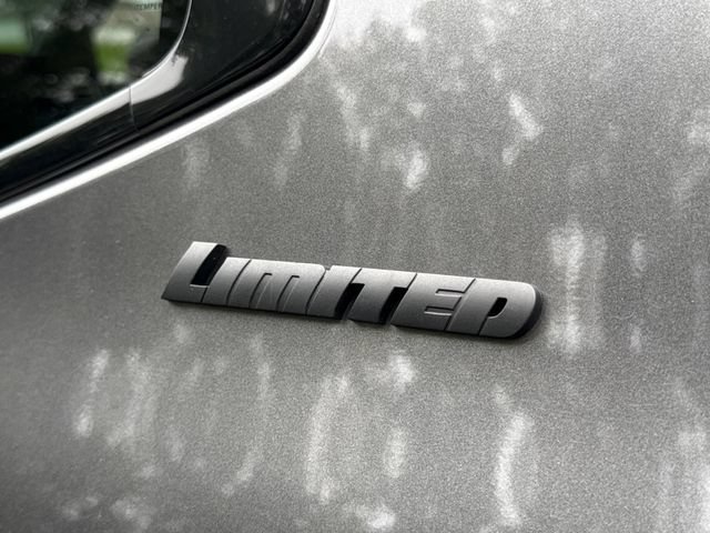 Used 2025 Toyota Tundra Limited AWD/4WD image 19