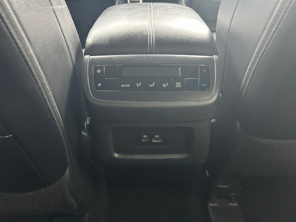 Used 2023 Nissan Pathfinder SL AWD/4WD image 31