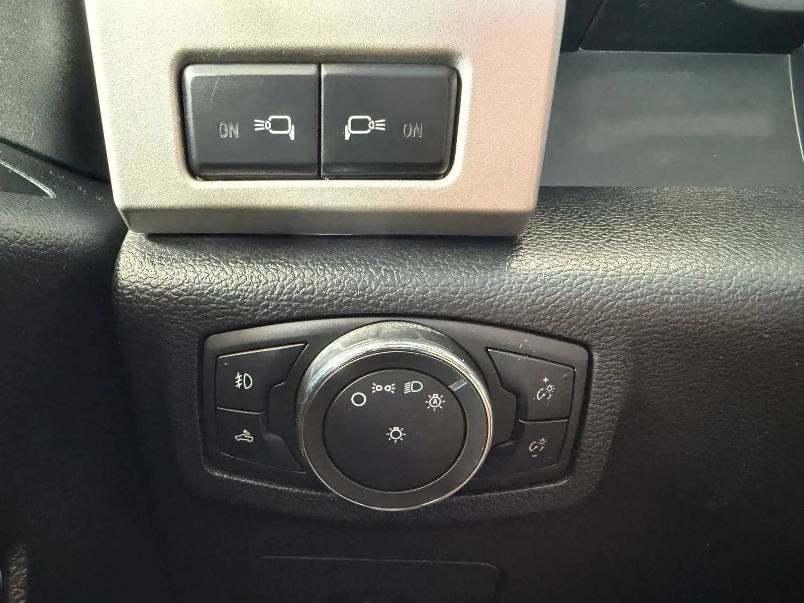 Used 2015 Ford F150 Lariat AWD/4WD image 28