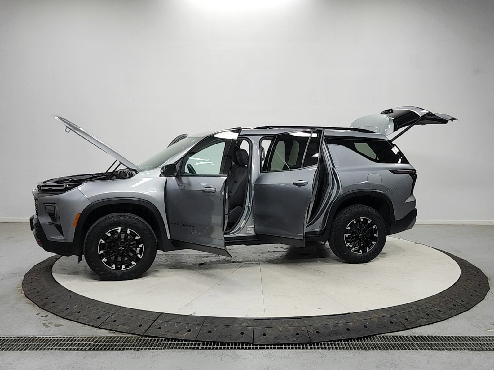 Used 2025 Chevrolet Traverse Z71 AWD/4WD image 12