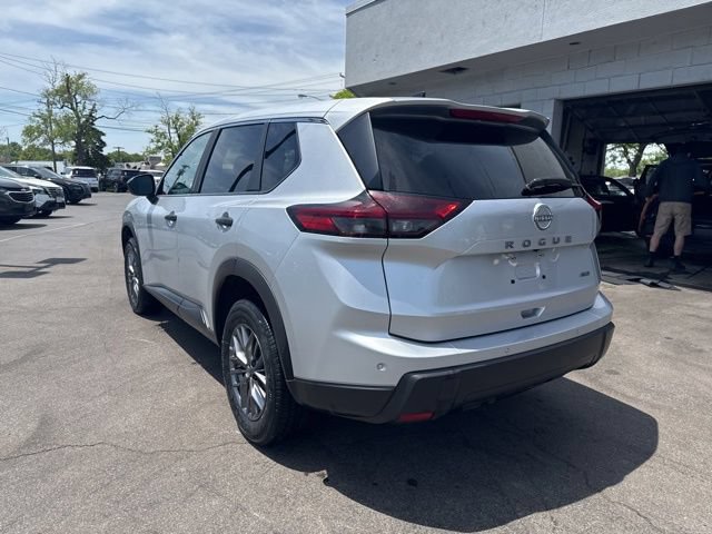 Used 2024 Nissan Rogue S AWD/4WD image 4