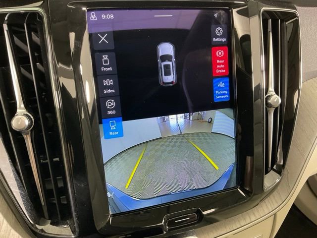Certified 2023 Volvo XC60 B5 Plus AWD/4WD image 10