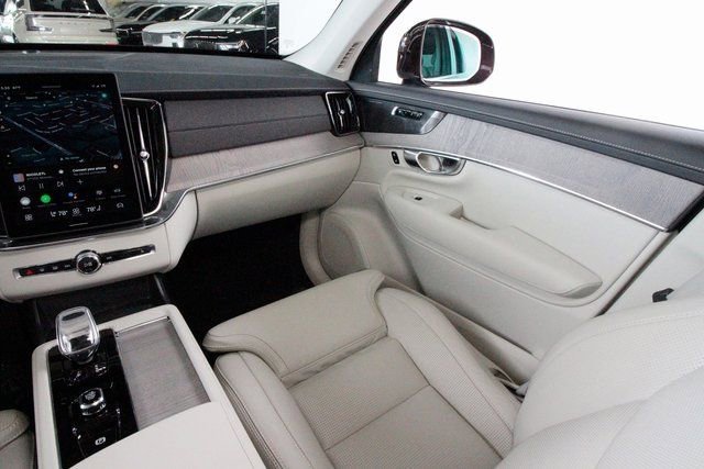 Used 2025 Volvo XC90 B6 Ultra w/ Protection Package image 7