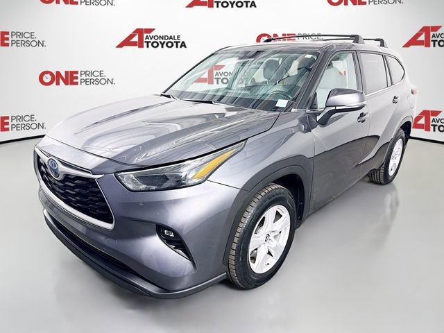 Used 2023 Toyota Highlander LE FWD image 3