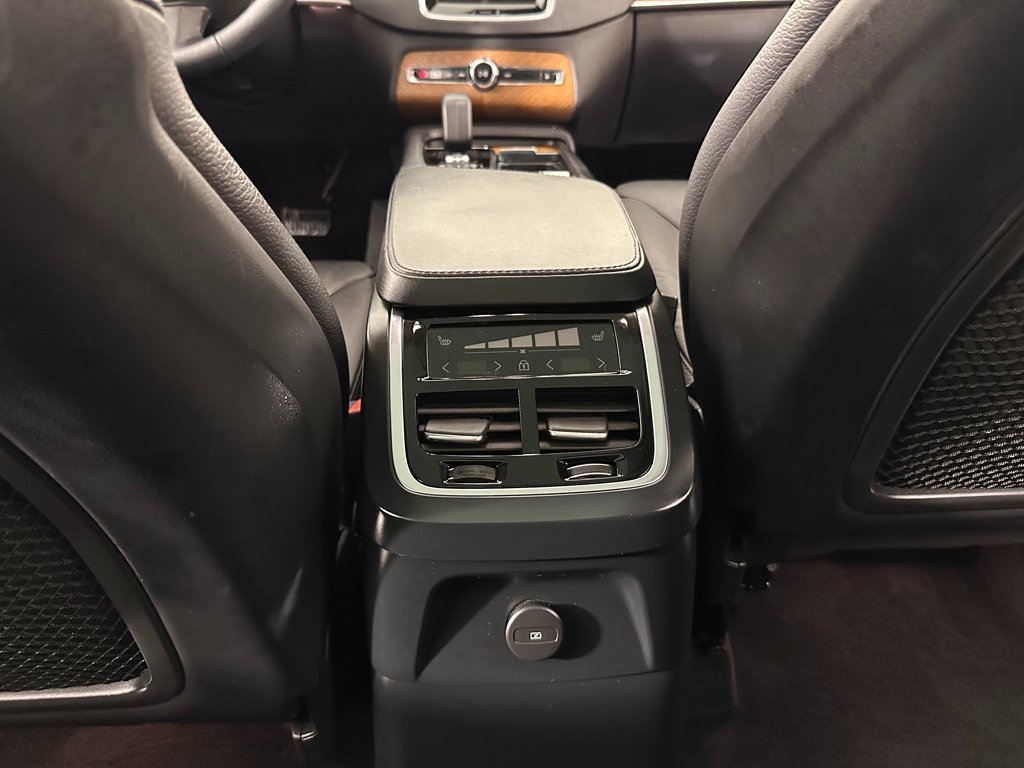 Used 2024 Volvo XC90 T8 Plus w/ Protection Package Premier image 54