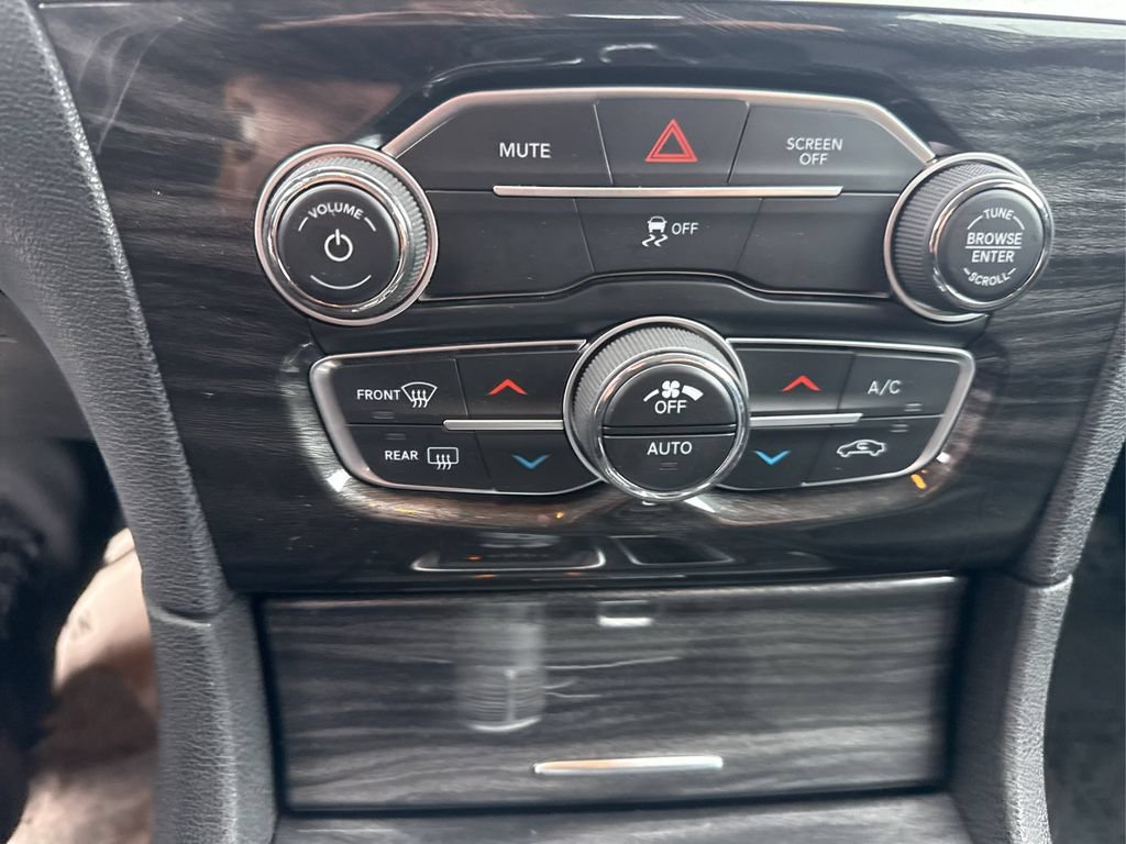 Used 2022 Chrysler 300 Touring AWD/4WD image 37
