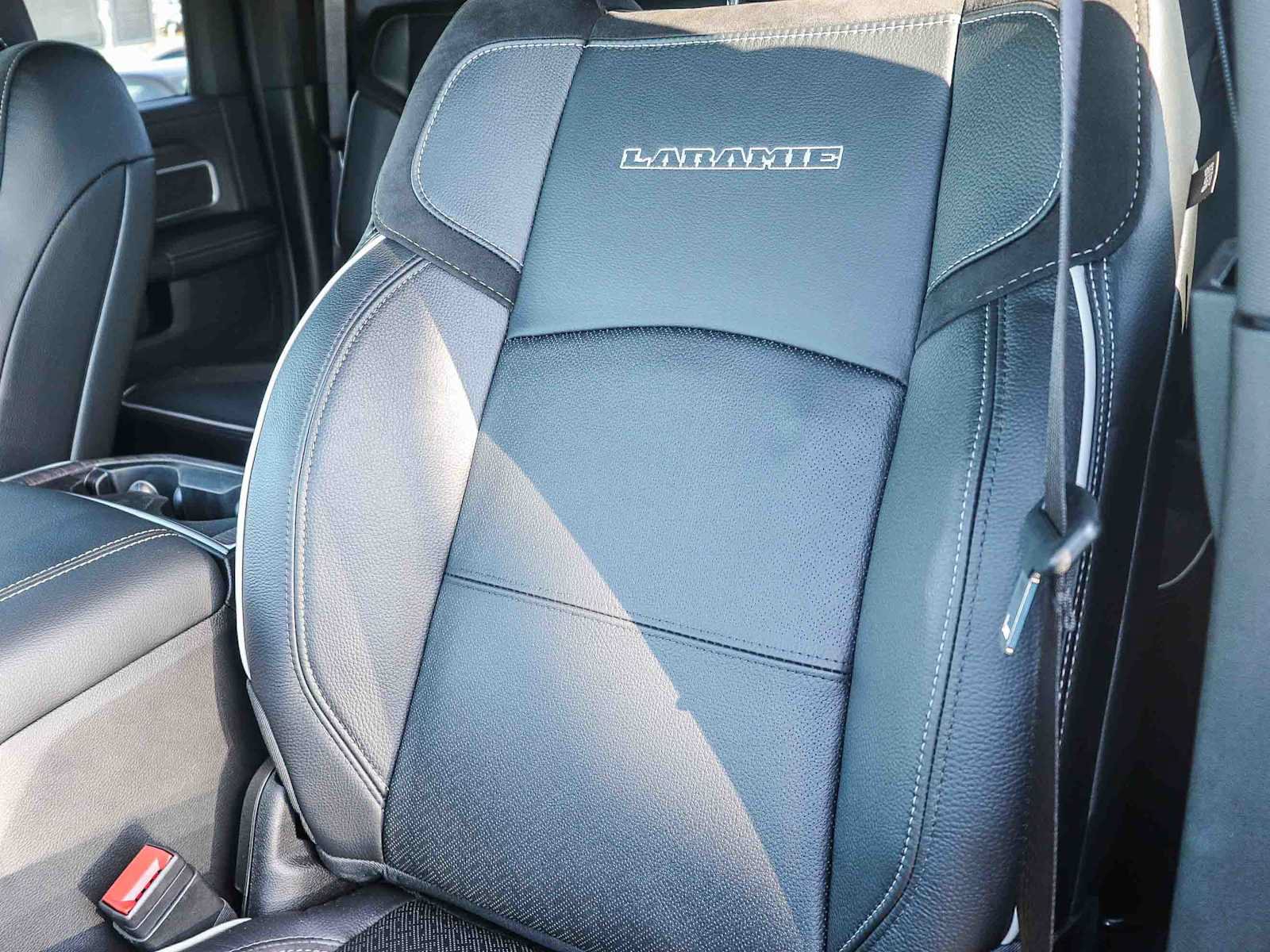 New 2026 RAM 3500 Laramie AWD/4WD image 23