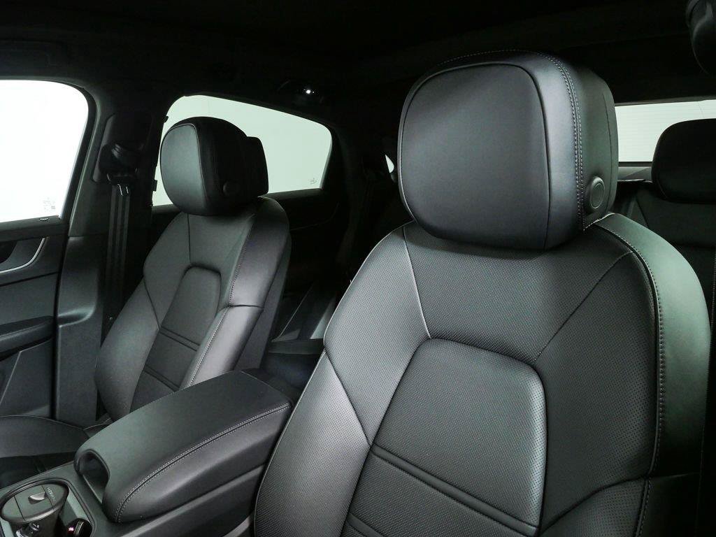 New 2026 Porsche Cayenne GTS AWD/4WD image 5