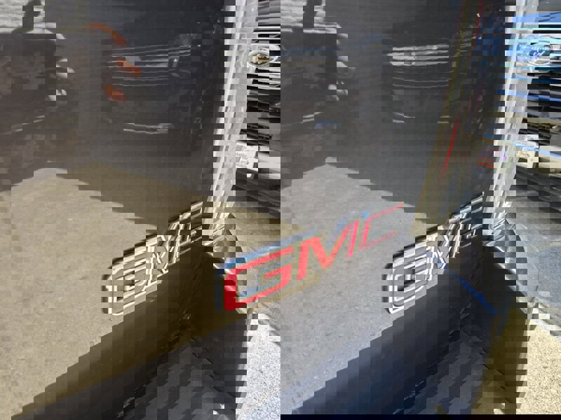 Used 2011 GMC Yukon Denali image 35