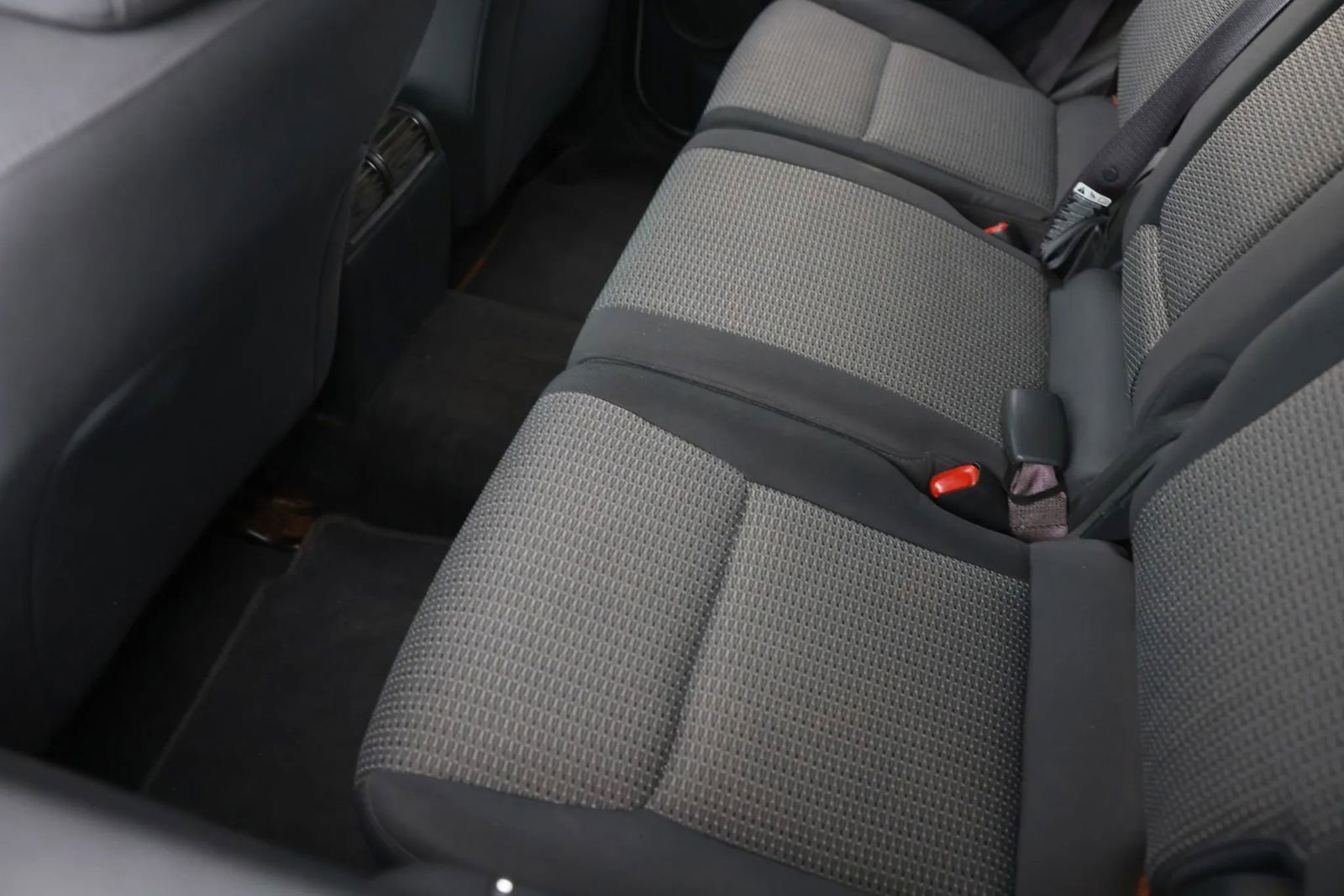 Used 2010 Jeep Commander Sport image 15