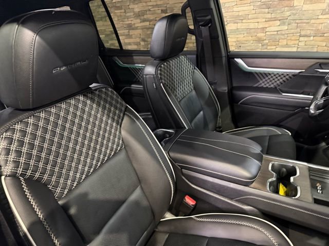 Used 2025 GMC Acadia Denali w/ Super Cruise Package image 3