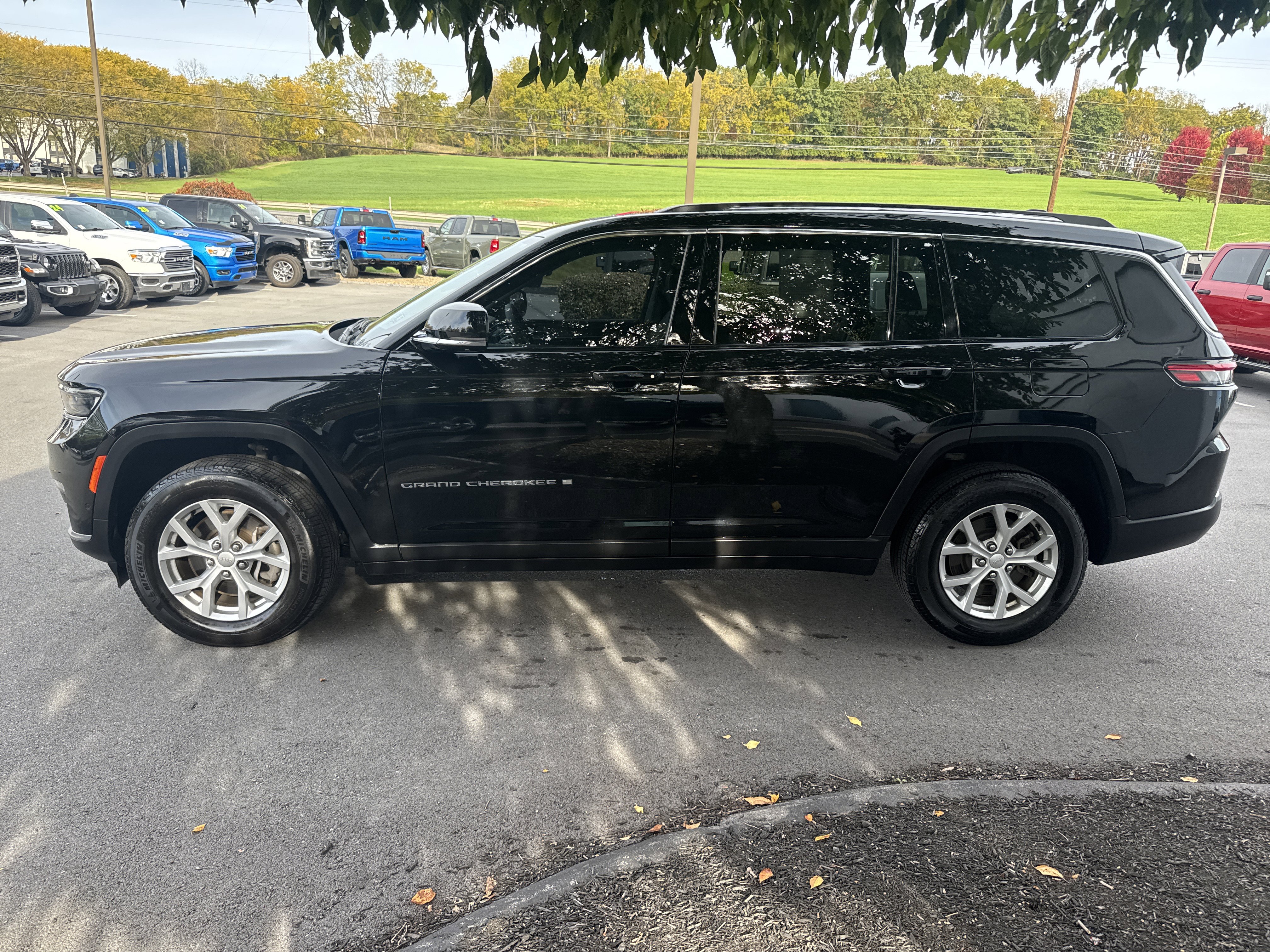 Used 2023 Jeep Grand Cherokee L Limited w/ Luxury Tech Group II image 7
