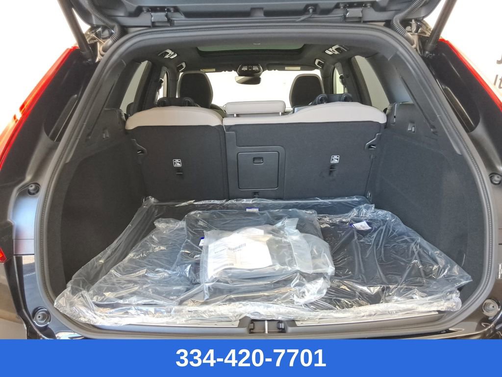New 2026 Volvo XC60 B5 Plus w/ Climate Package image 21