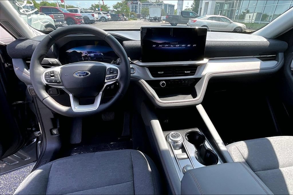New 2026 Ford Explorer Active RWD image 5