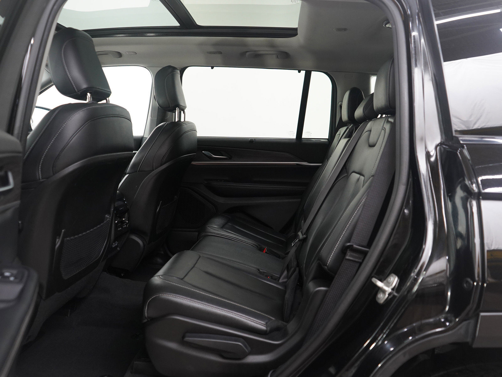 Used 2023 Jeep Grand Cherokee L Limited w/ Luxury Tech Group II image 19