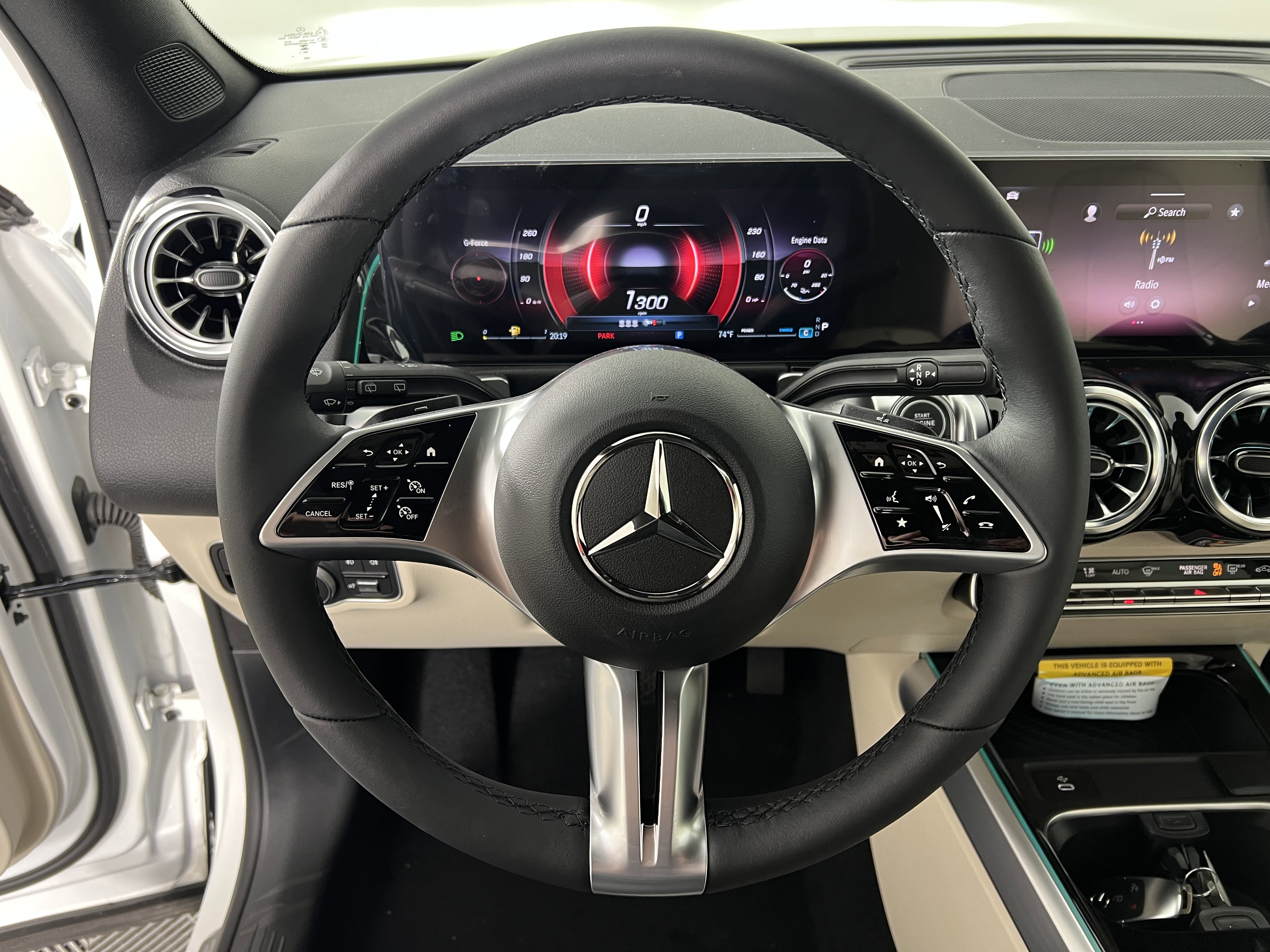 Used 2025 Mercedes-Benz GLB 250 4MATIC image 26