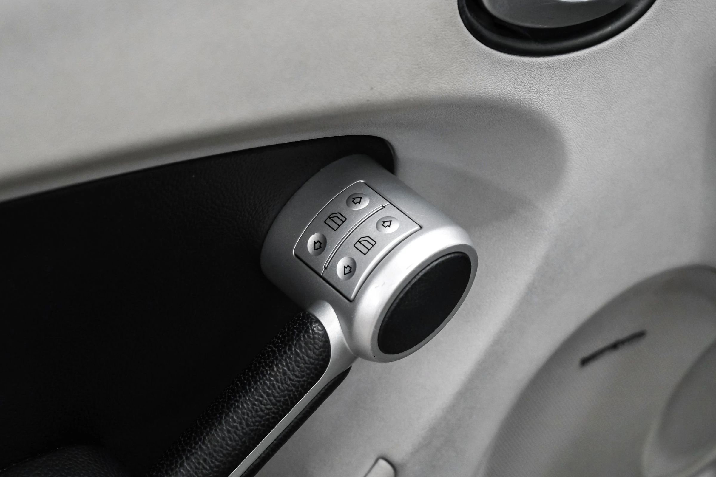 Used 2005 Mercedes-Benz SLK 350 image 39