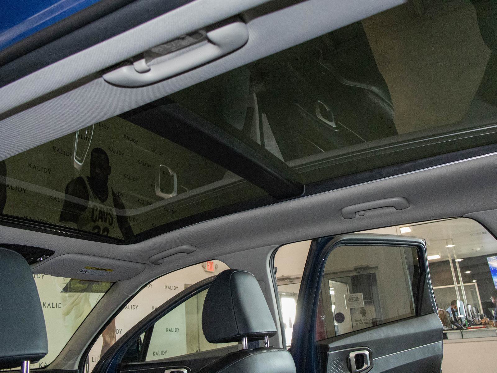 New 2025 Kia Sorento S w/ Panoramic Sunroof Package image 14