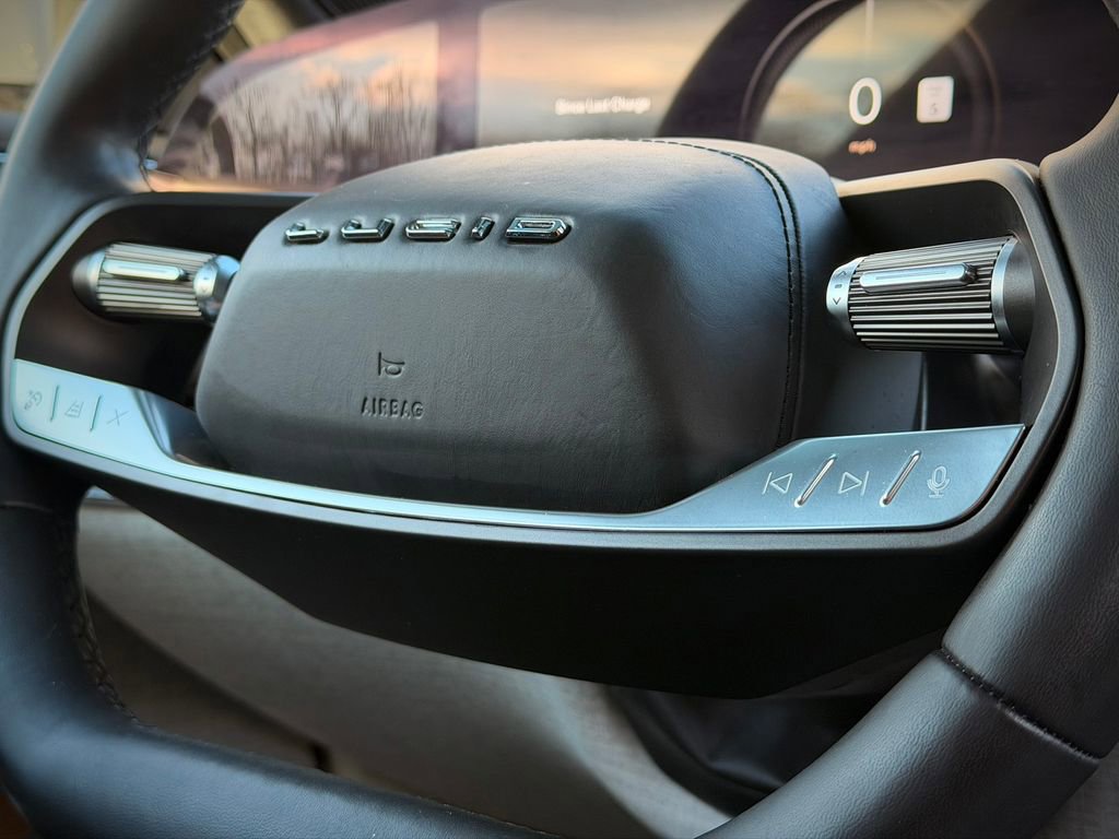 Used 2023 Lucid Air Grand Touring image 32