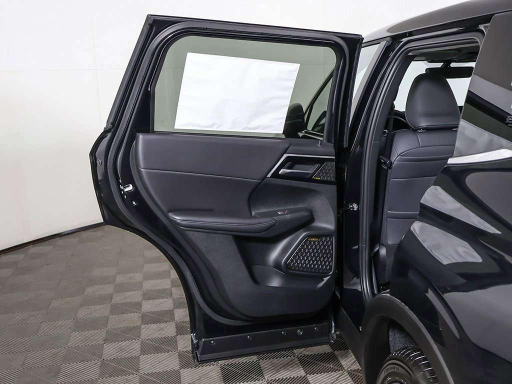 New 2025 Mitsubishi Outlander SE image 25