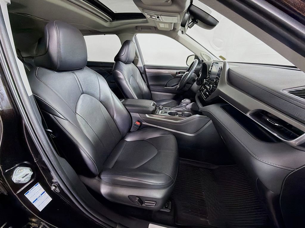Used 2022 Toyota Highlander Limited image 32