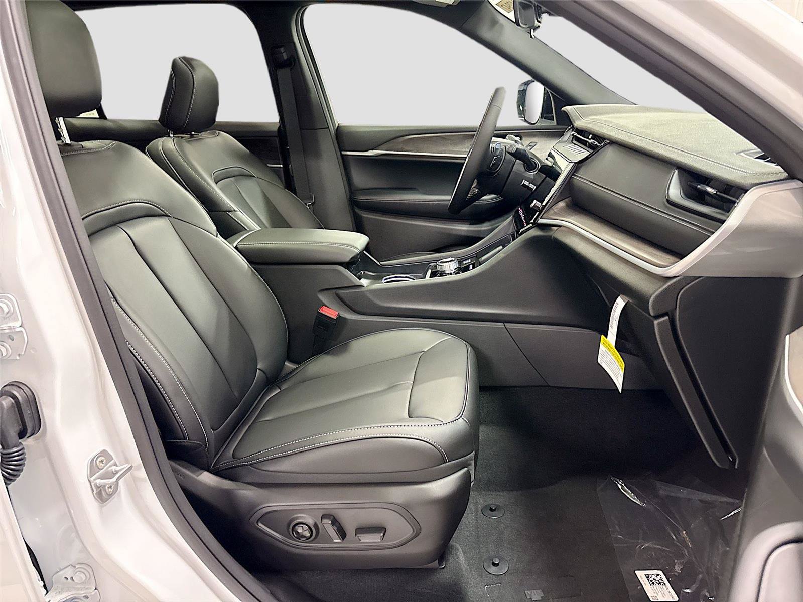 New 2026 Jeep Grand Cherokee L Limited AWD/4WD image 30