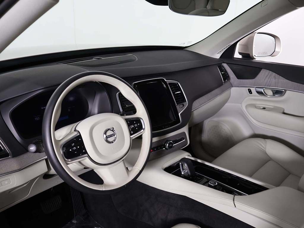 Used 2024 Volvo XC90 T8 Plus w/ Protection Package Premier AWD/4WD image 32