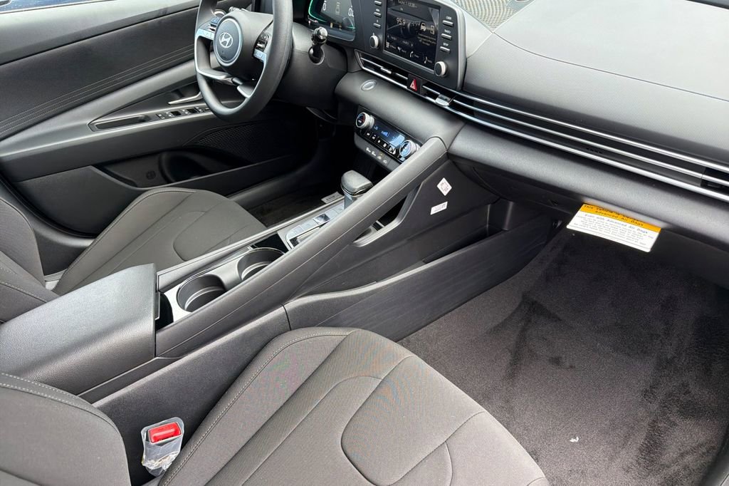 New 2026 Hyundai Elantra Blue image 13