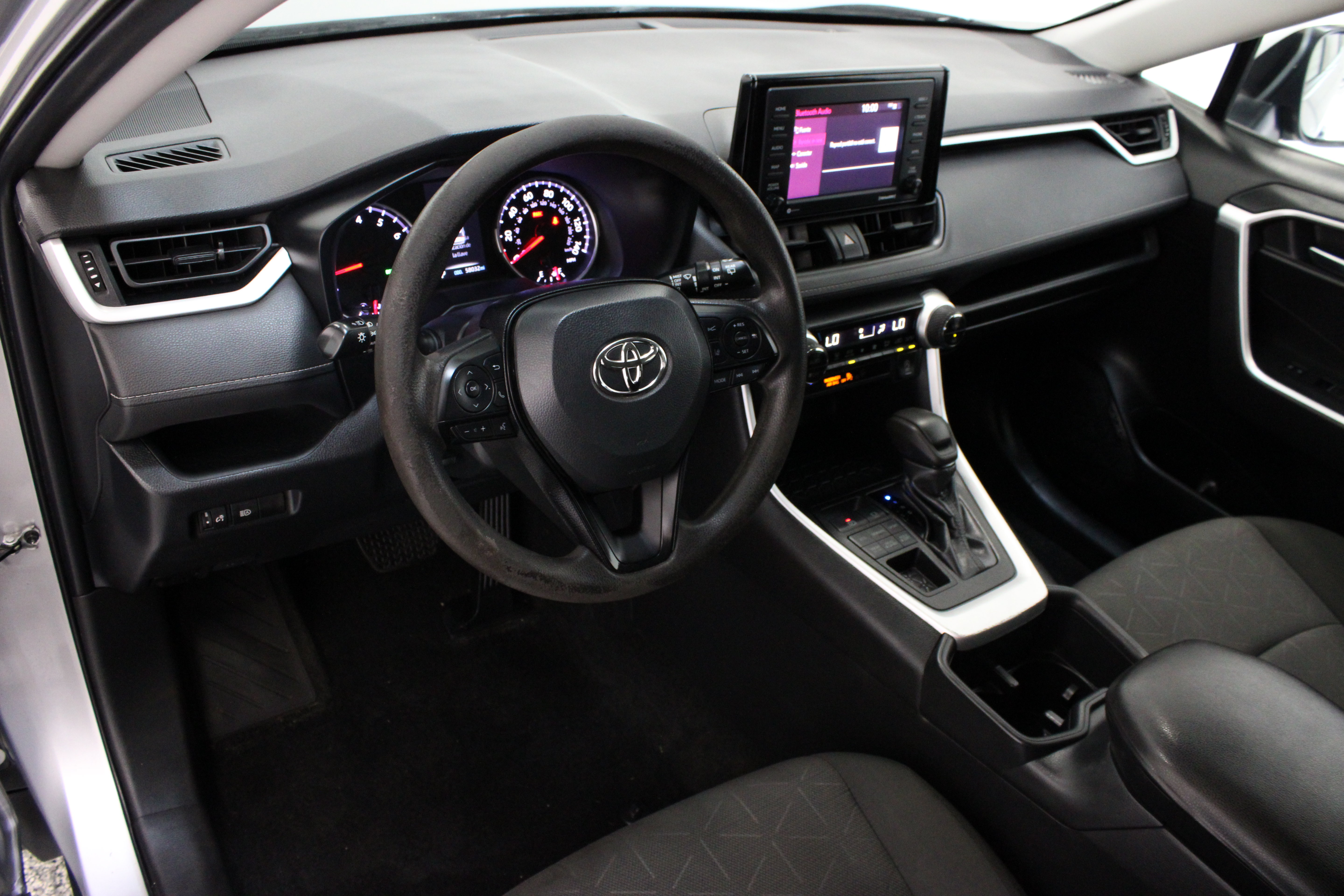 Used 2022 Toyota RAV4 XLE AWD/4WD image 12