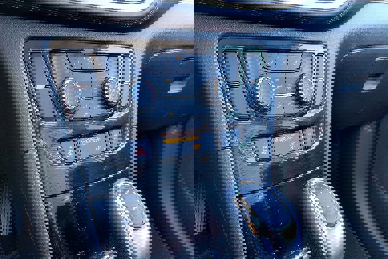 Used 2022 Buick Encore Preferred w/ Safety Package FWD image 35