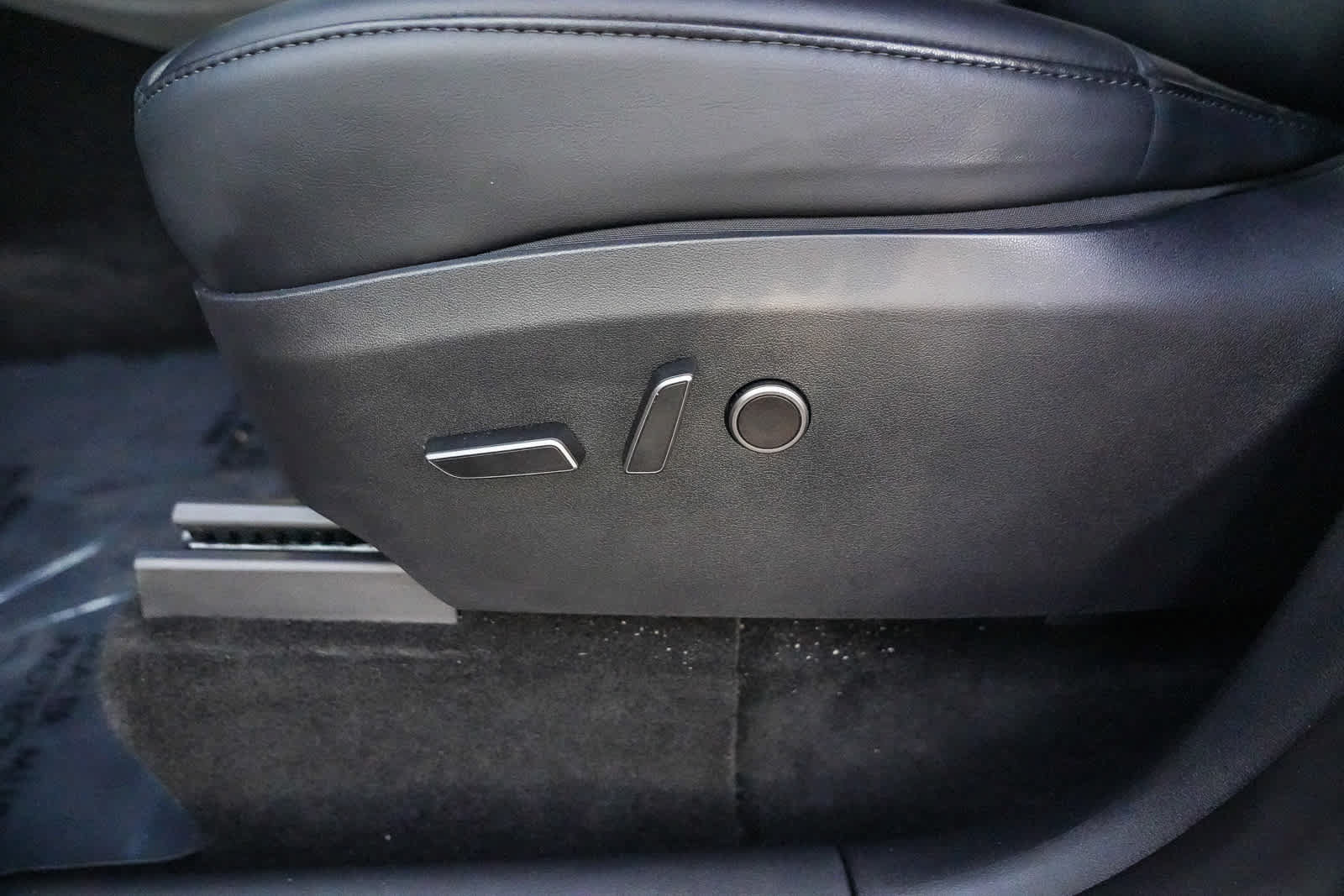 Used 2023 Tesla Model Y 2WD image 21