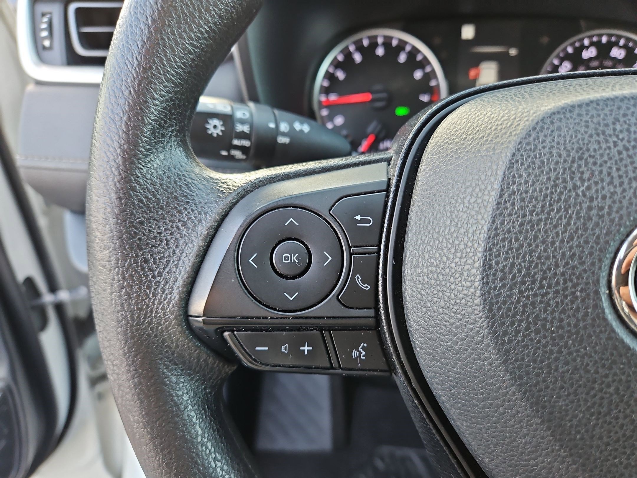 Used 2020 Toyota RAV4 XLE image 19